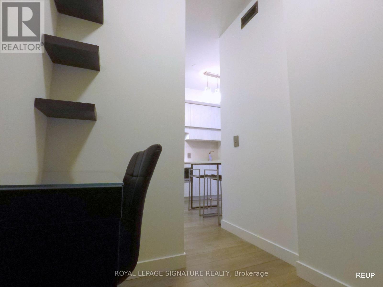 2402 - 8 Eglinton Avenue E, Toronto (Mount Pleasant West), Ontario  M4P 0C1 - Photo 17 - C12635992