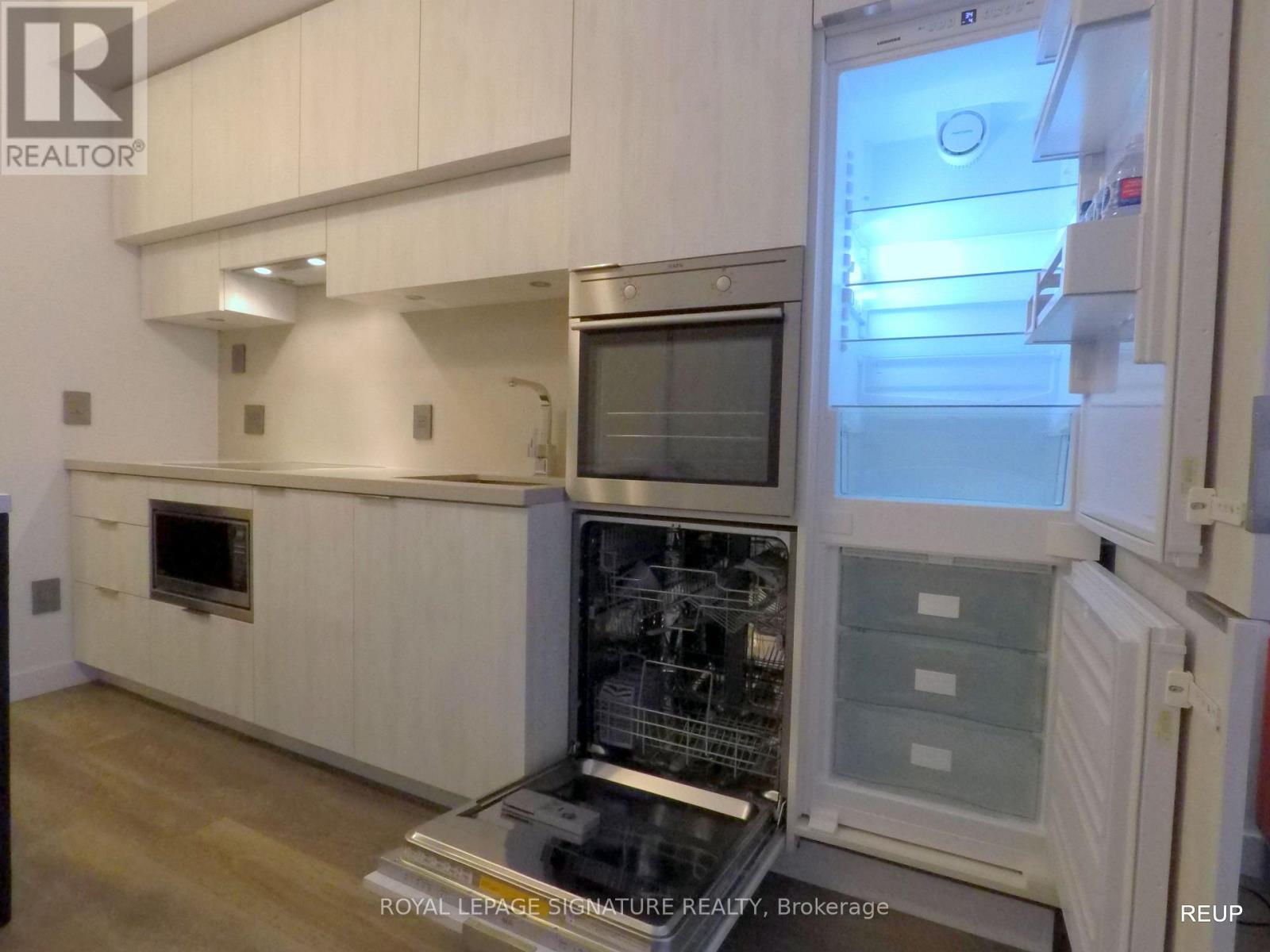 2402 - 8 Eglinton Avenue E, Toronto (Mount Pleasant West), Ontario  M4P 0C1 - Photo 7 - C12635992