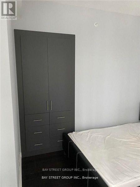 710 - 15 Grenville Street, Toronto, Ontario  M4Y 1A1 - Photo 8 - C12636012