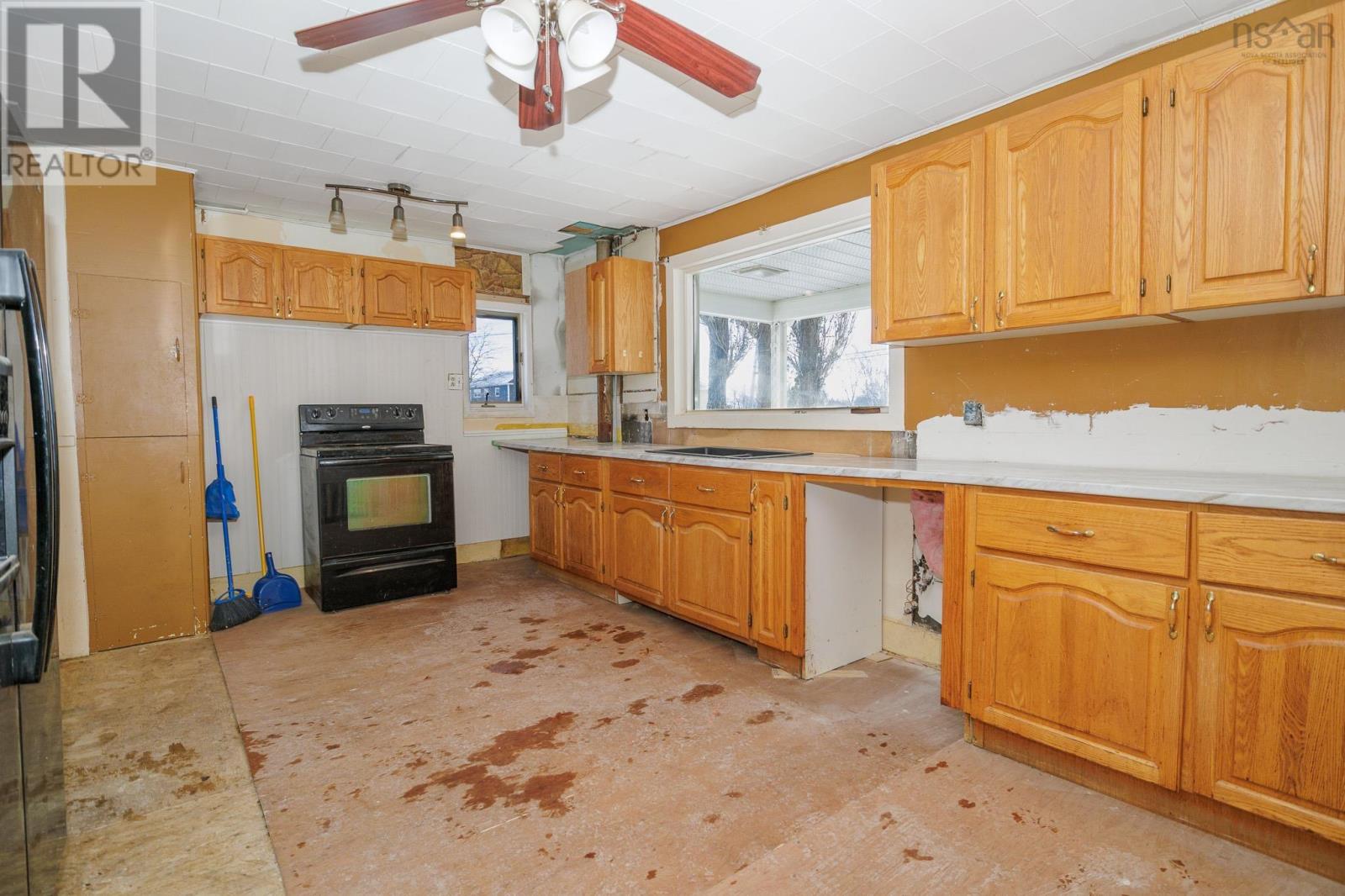 564 Main Street, Sydney Mines, Nova Scotia B1V 2K8 - Photo 19 - 202529318