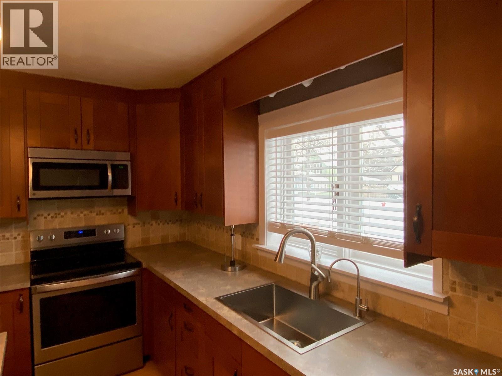 100 Third Avenue N, Yorkton, Saskatchewan  S3N 1C3 - Photo 4 - SK025636