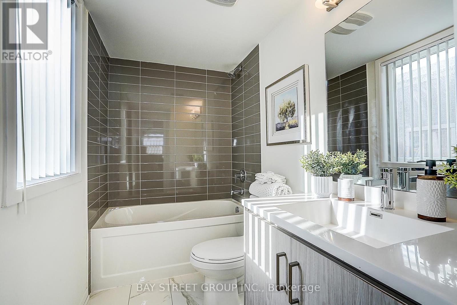 Th 62 - 31 Honeycrisp Crescent, Vaughan (Vaughan Corporate Centre), Ontario  L4K 0N6 - Photo 10 - N12635950