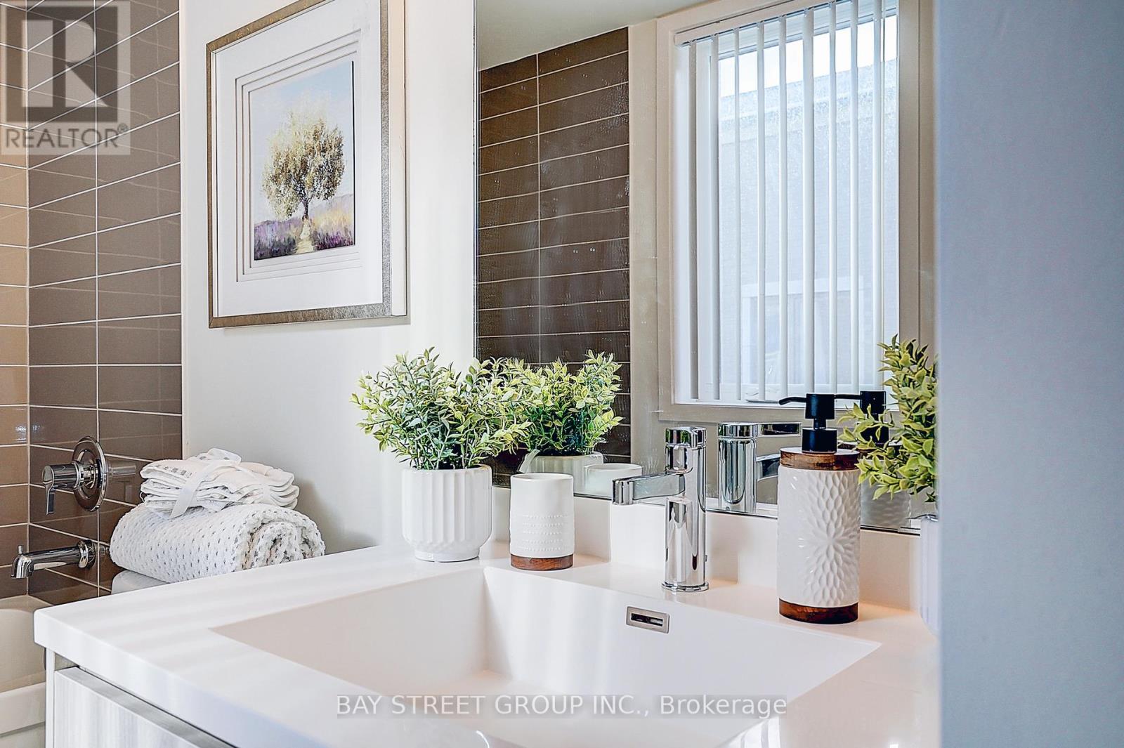 Th 62 - 31 Honeycrisp Crescent, Vaughan (Vaughan Corporate Centre), Ontario  L4K 0N6 - Photo 11 - N12635950