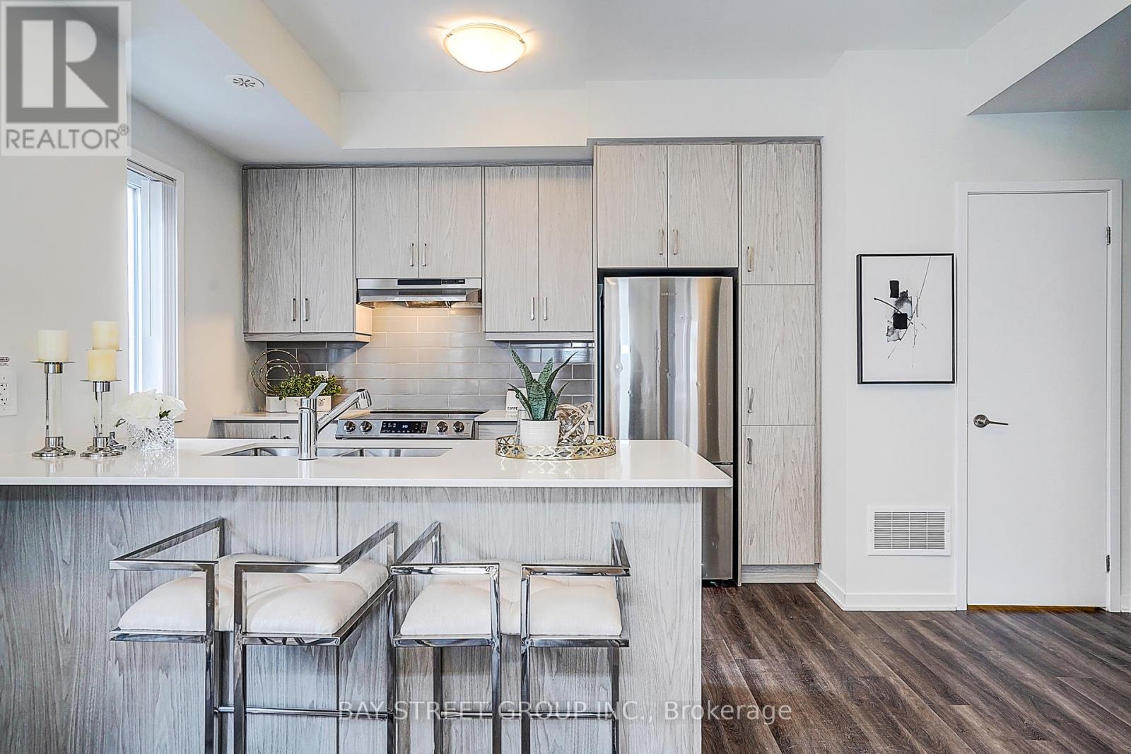 Th 62 - 31 Honeycrisp Crescent, Vaughan (Vaughan Corporate Centre), Ontario  L4K 0N6 - Photo 4 - N12635950