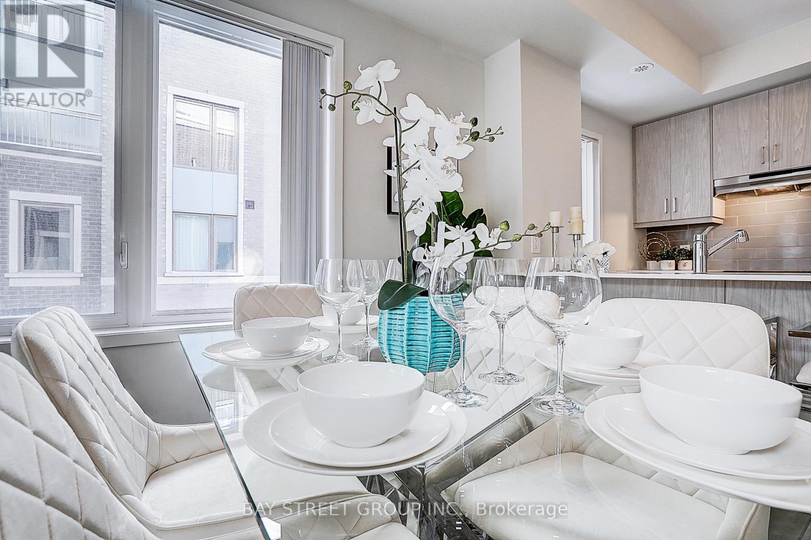 Th 62 - 31 Honeycrisp Crescent, Vaughan (Vaughan Corporate Centre), Ontario  L4K 0N6 - Photo 6 - N12635950