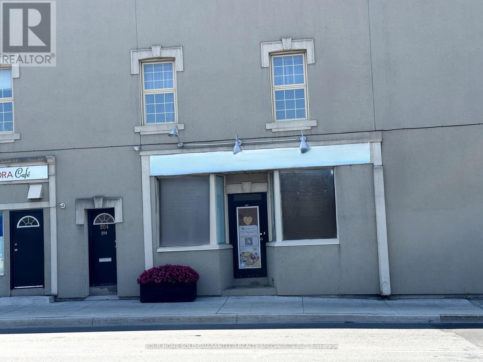 205 - 15242 Yonge Street, Aurora (Aurora Village), Ontario  L4G 1L9 - Photo 2 - N12635962