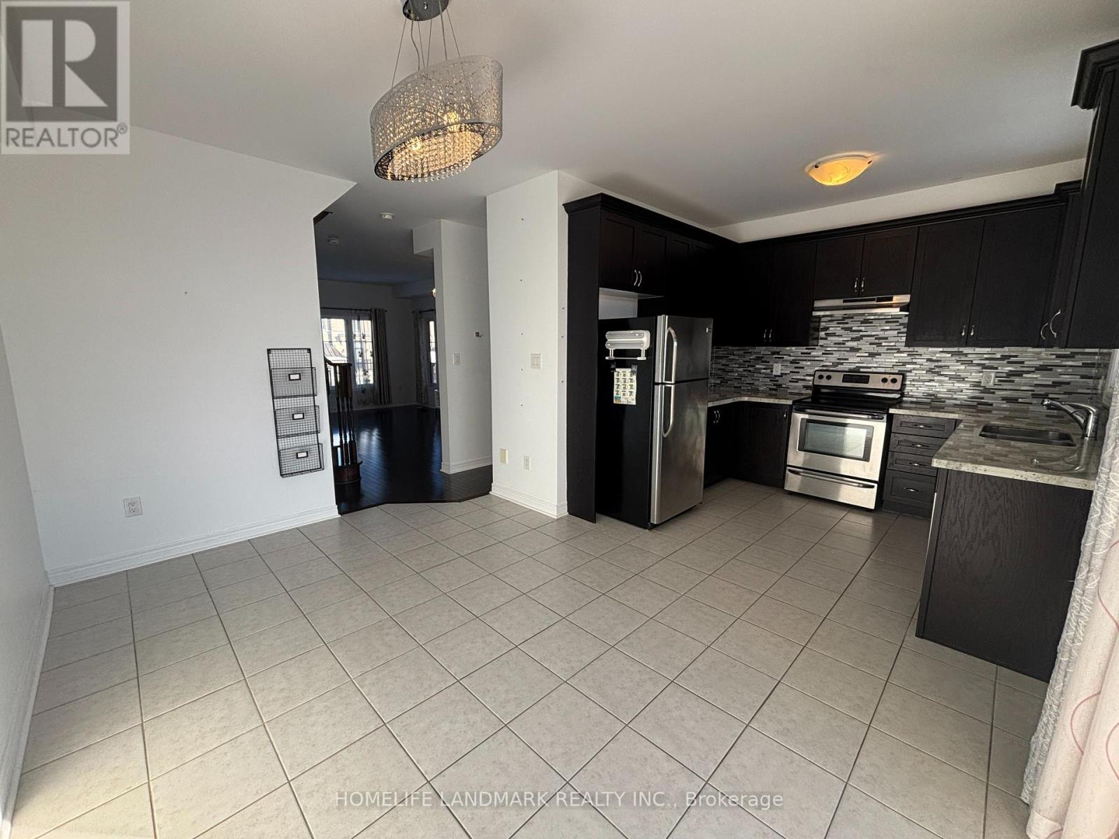 88 Grand Trunk Avenue, Vaughan (Patterson), Ontario  L6A 0Y4 - Photo 12 - N12636010