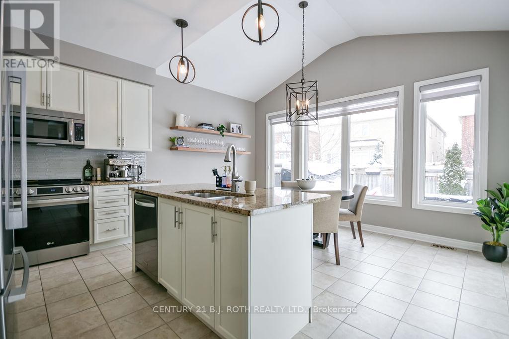 304 Downy Emerald Drive, Bradford West Gwillimbury (Bradford), Ontario  L3Z 0K3 - Photo 11 - N12636026