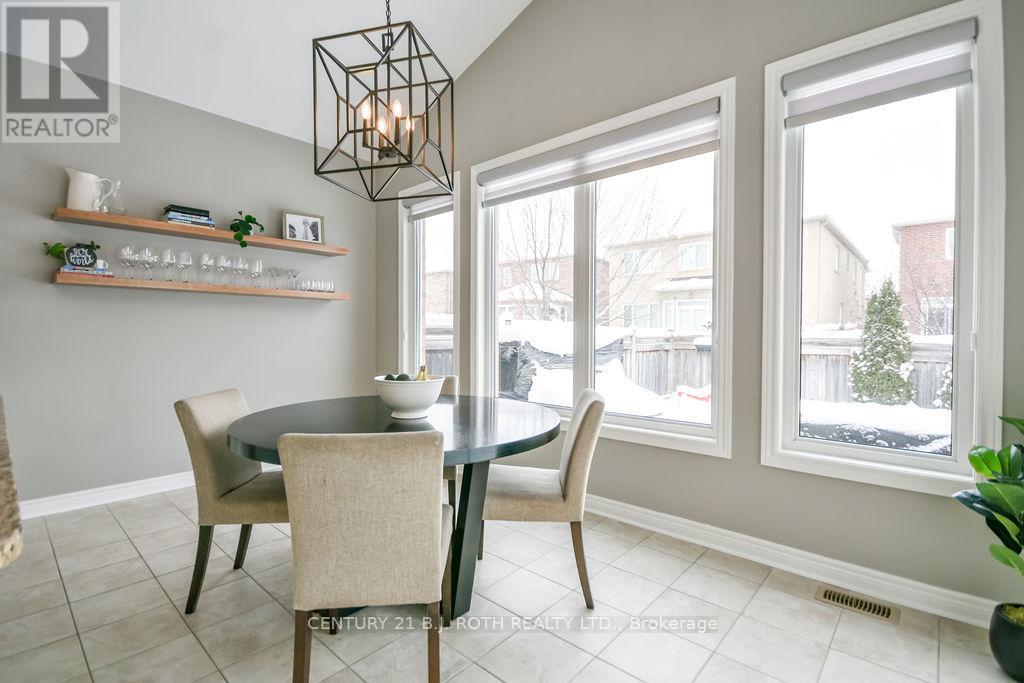 304 Downy Emerald Drive, Bradford West Gwillimbury (Bradford), Ontario  L3Z 0K3 - Photo 12 - N12636026