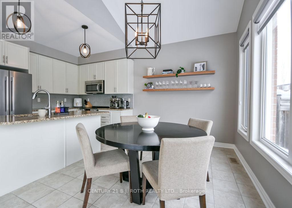 304 Downy Emerald Drive, Bradford West Gwillimbury (Bradford), Ontario  L3Z 0K3 - Photo 13 - N12636026