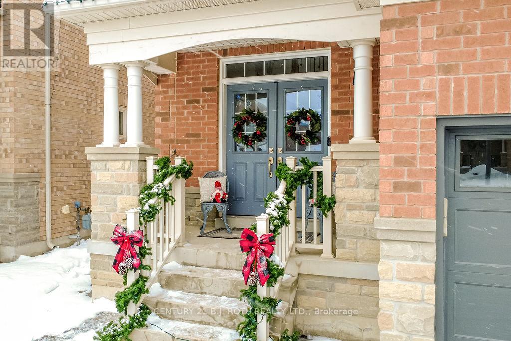 304 Downy Emerald Drive, Bradford West Gwillimbury (Bradford), Ontario  L3Z 0K3 - Photo 2 - N12636026