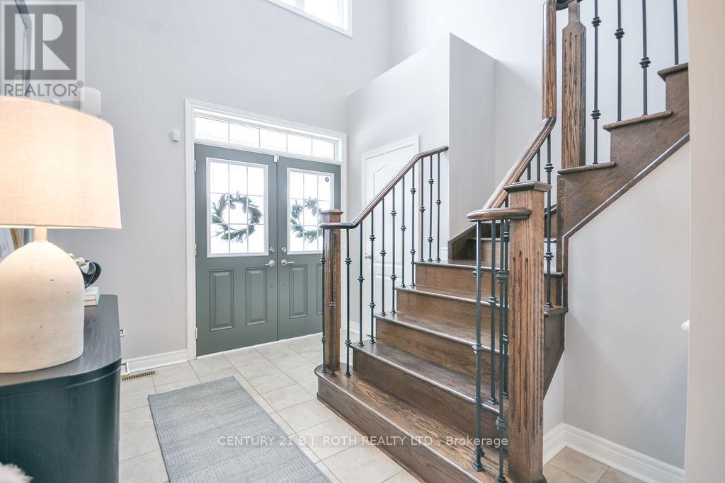 304 Downy Emerald Drive, Bradford West Gwillimbury (Bradford), Ontario  L3Z 0K3 - Photo 5 - N12636026