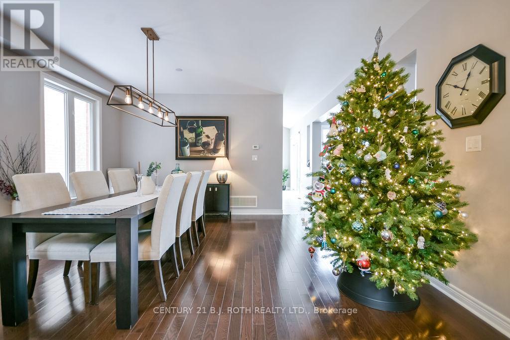 304 Downy Emerald Drive, Bradford West Gwillimbury (Bradford), Ontario  L3Z 0K3 - Photo 6 - N12636026