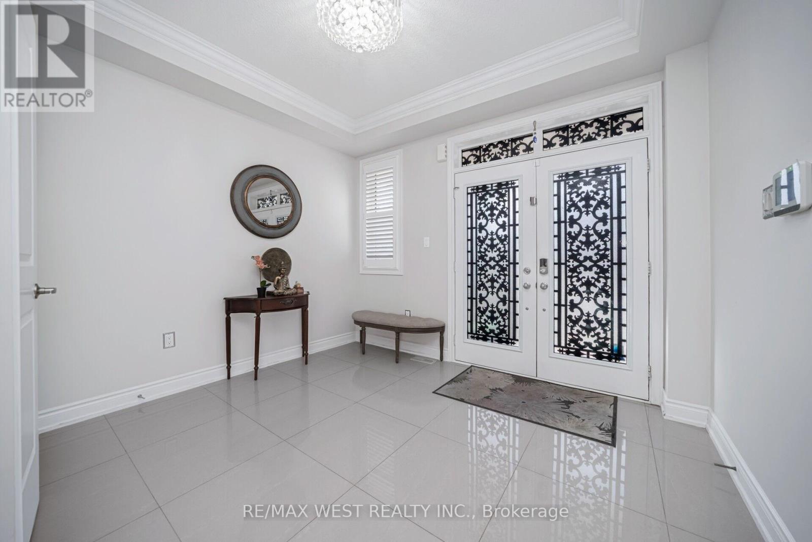 43 Swanton Road, Brampton, Ontario  L6X 5H5 - Photo 5 - W12635980