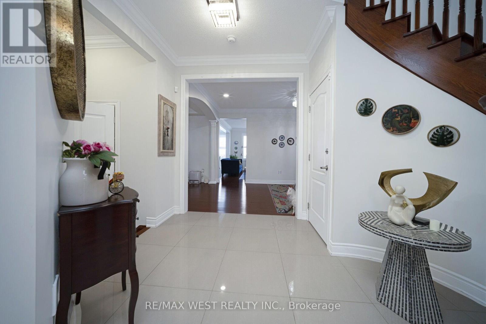 43 Swanton Road, Brampton, Ontario  L6X 5H5 - Photo 7 - W12635980