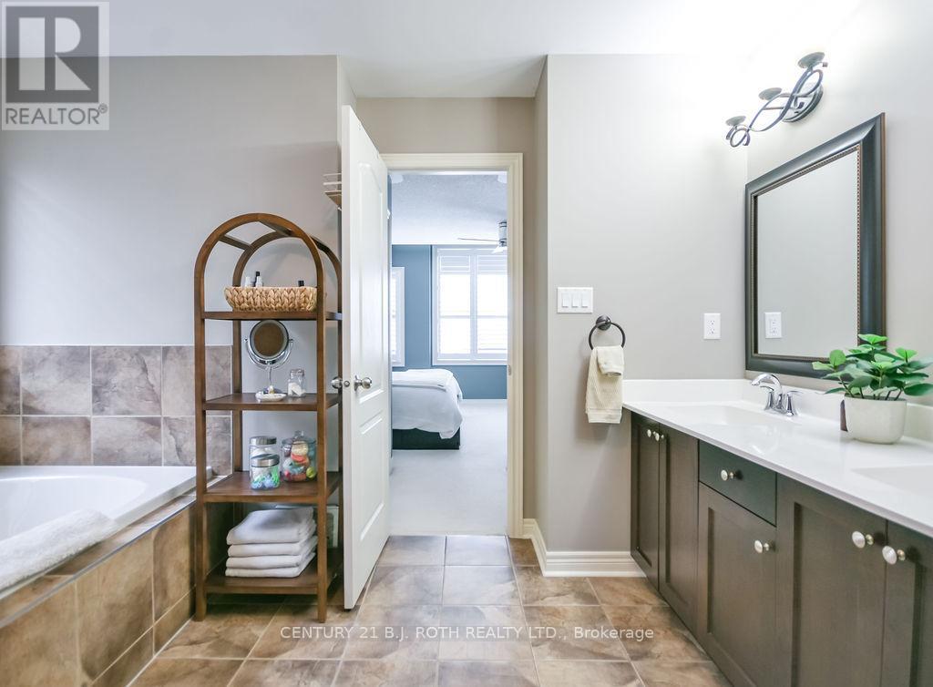 304 Downy Emerald Drive, Bradford West Gwillimbury (Bradford), Ontario  L3Z 0K3 - Photo 24 - N12636026