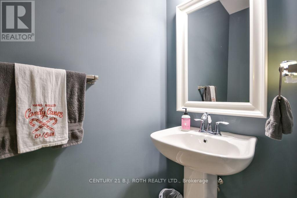 304 Downy Emerald Drive, Bradford West Gwillimbury (Bradford), Ontario  L3Z 0K3 - Photo 18 - N12636026