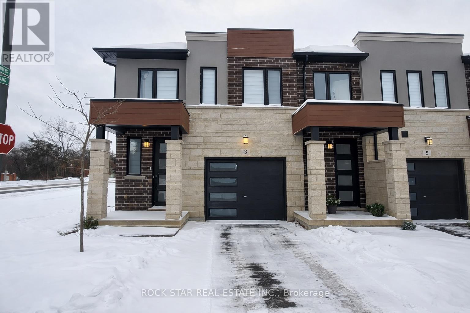 3 SOUTHAM LANE, Hamilton, Ontario