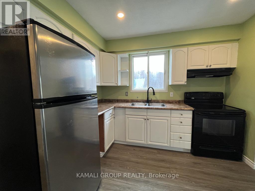 Main - 38 Mayfair Drive, Welland, Ontario  L3C 7A2 - Photo 5 - X12636002