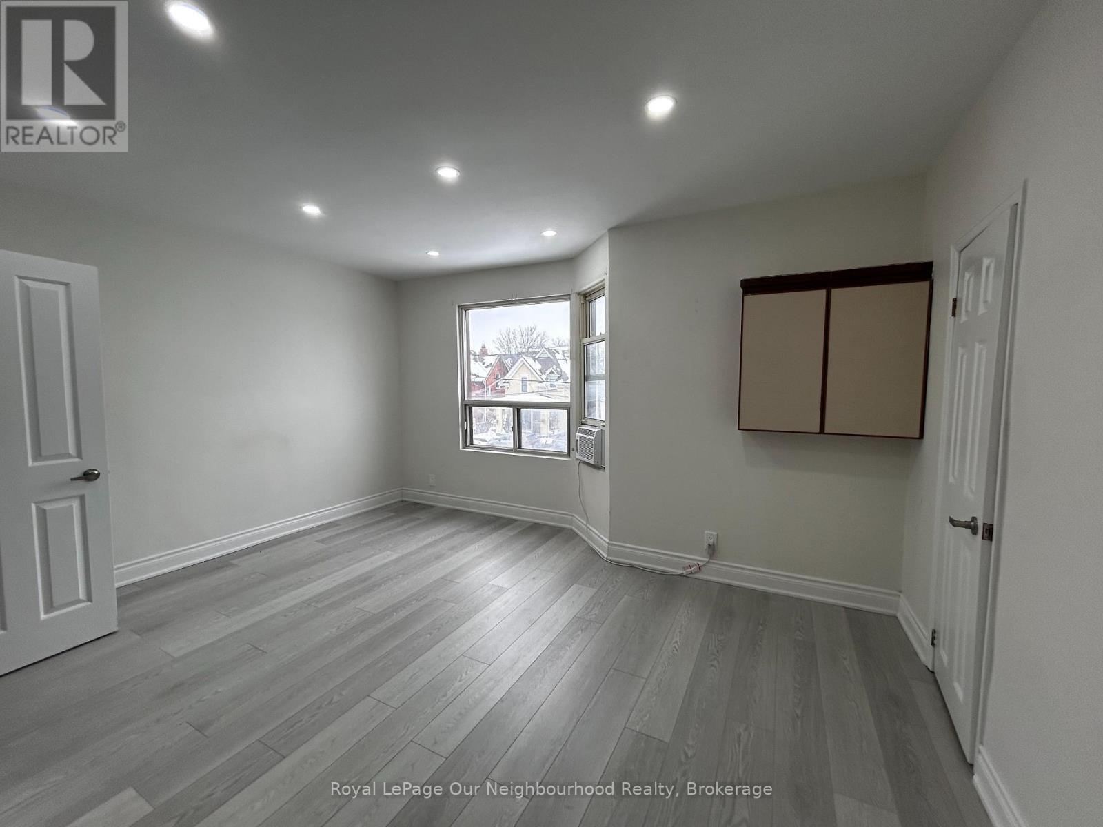 6 - 317 DUKE STREET W, kitchener, Ontario