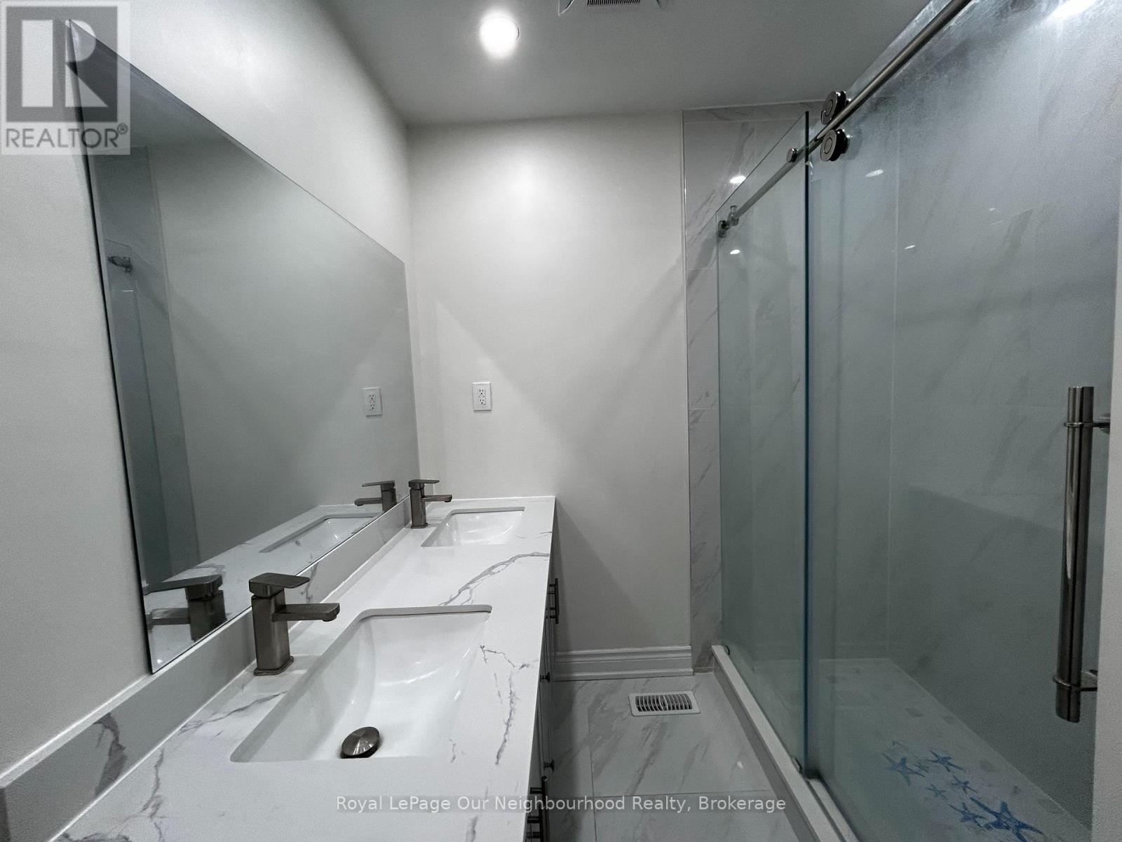 6 - 317 Duke Street W, Kitchener, Ontario  N2H 3X9 - Photo 7 - X12636172