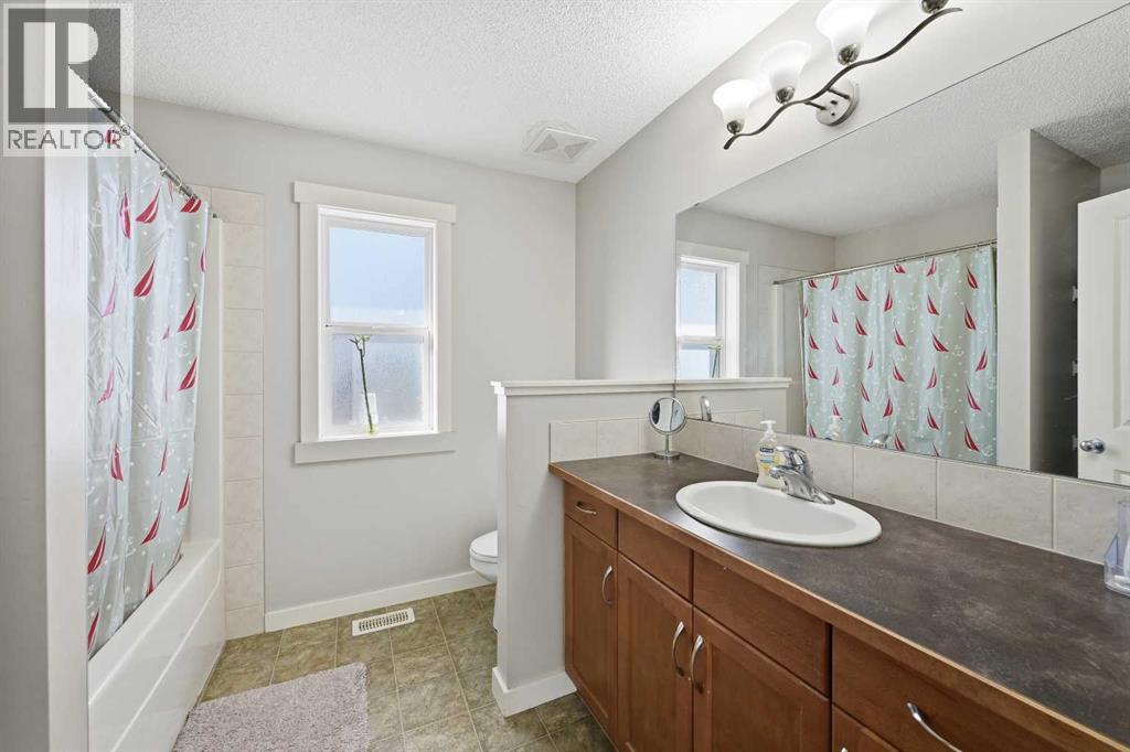 217 Coopers Grove Sw, Airdrie, Alberta  T2B 0G4 - Photo 16 - A2267001