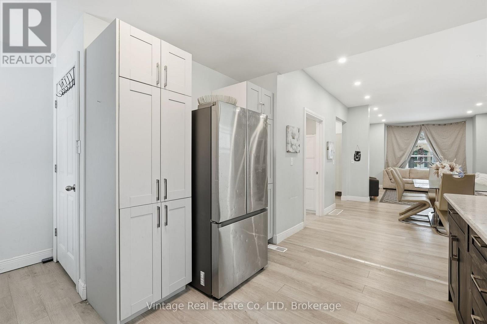 108 Eagle Avenue, Brantford, Ontario  N3S 1Z5 - Photo 5 - X12636126