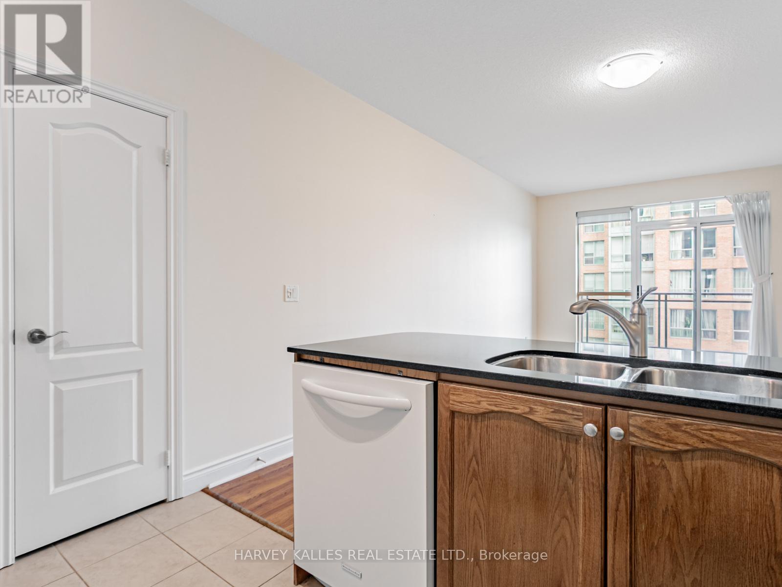 505 - 319 Merton Street, Toronto (Mount Pleasant West), Ontario  M4S 1A5 - Photo 7 - C12635766