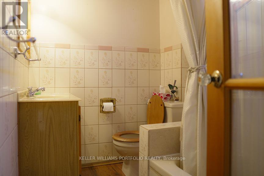 97 Livingstone Avenue, Toronto, Ontario  M6E 2L7 - Photo 9 - W12598660