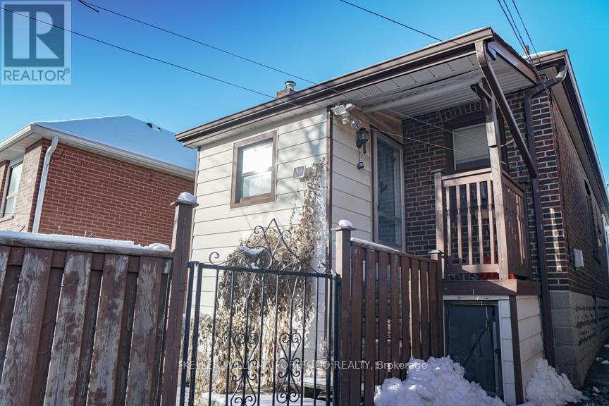 97 Livingstone Avenue, Toronto, Ontario  M6E 2L7 - Photo 13 - W12598660