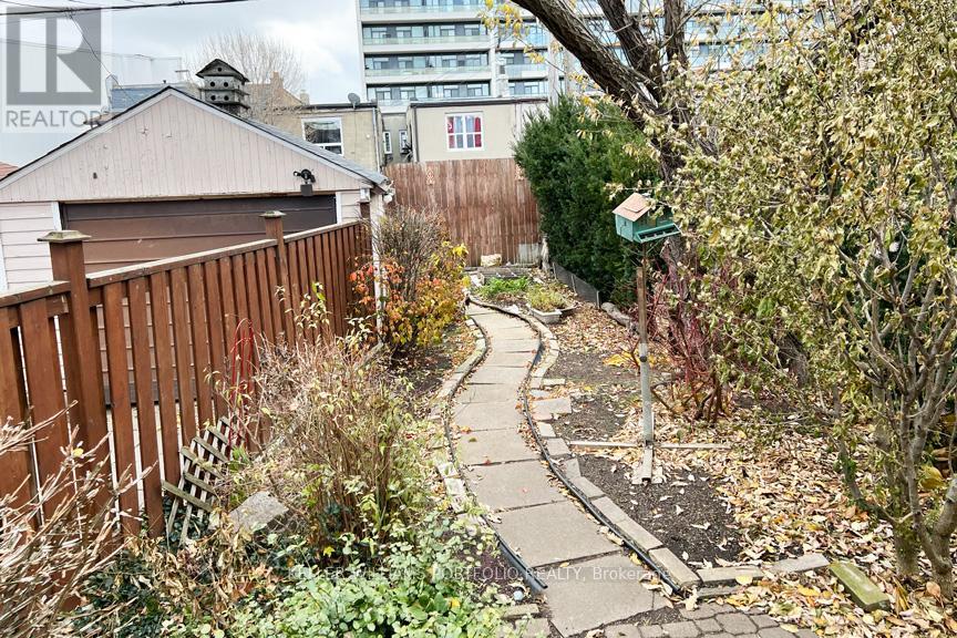 97 Livingstone Avenue, Toronto, Ontario  M6E 2L7 - Photo 15 - W12598660