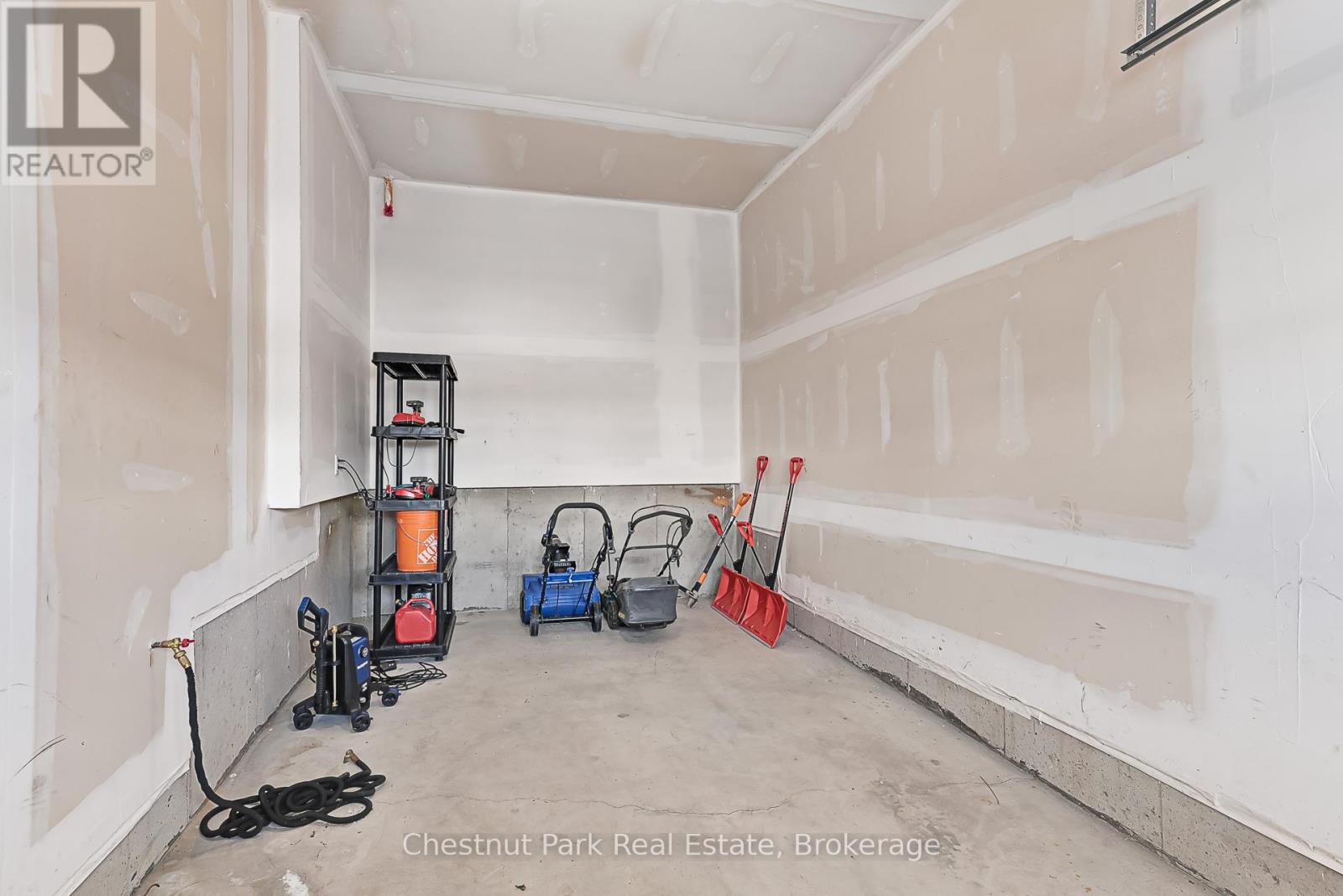 34 Robertson Street, Collingwood, Ontario L9Y 0X1 - Photo 36 - S12636056