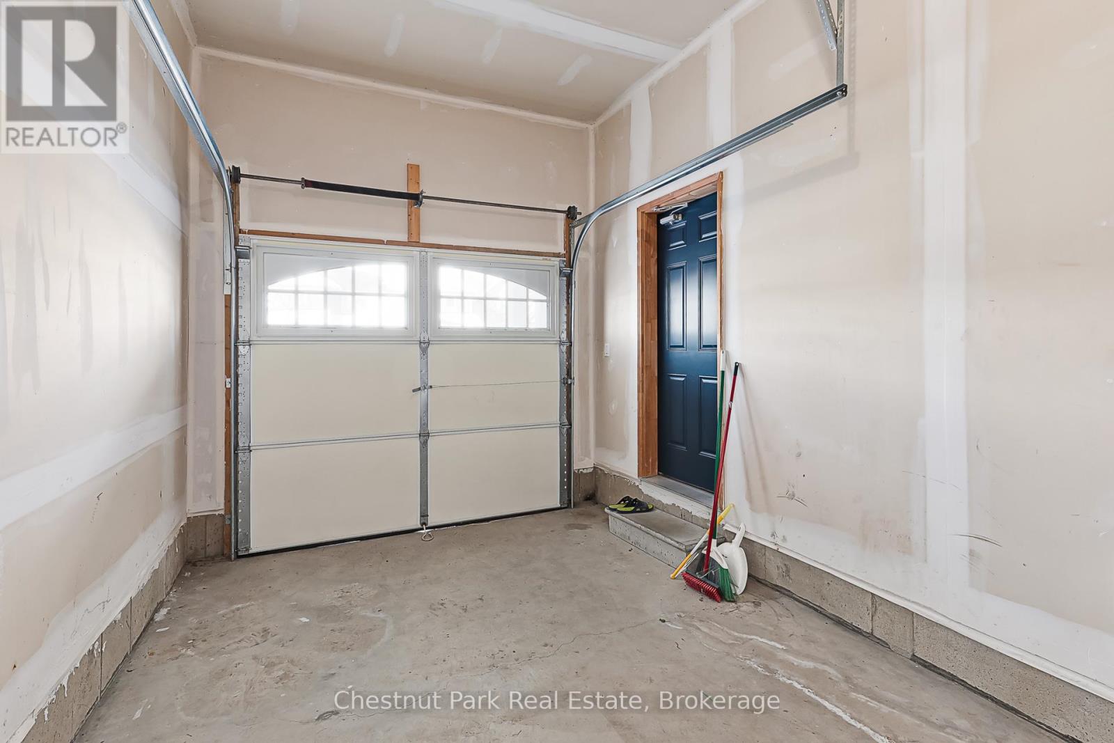 34 Robertson Street, Collingwood, Ontario L9Y 0X1 - Photo 38 - S12636056