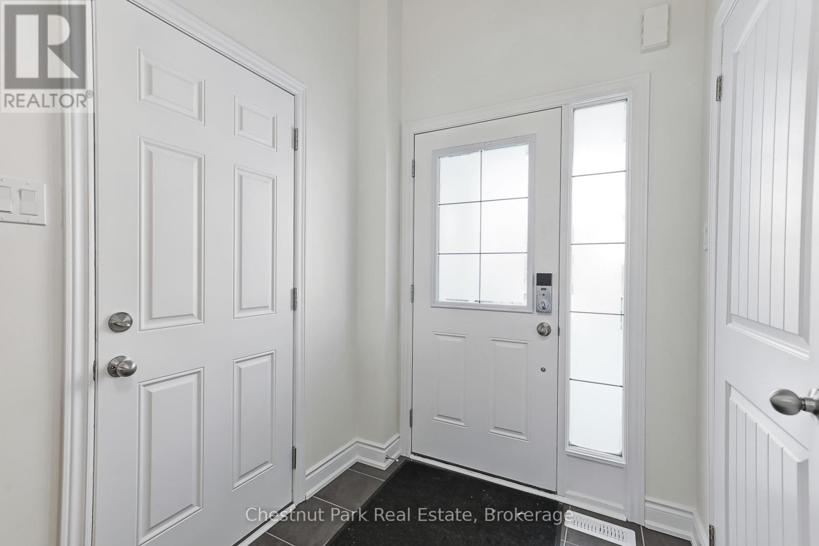 34 Robertson Street, Collingwood, Ontario L9Y 0X1 - Photo 5 - S12636056