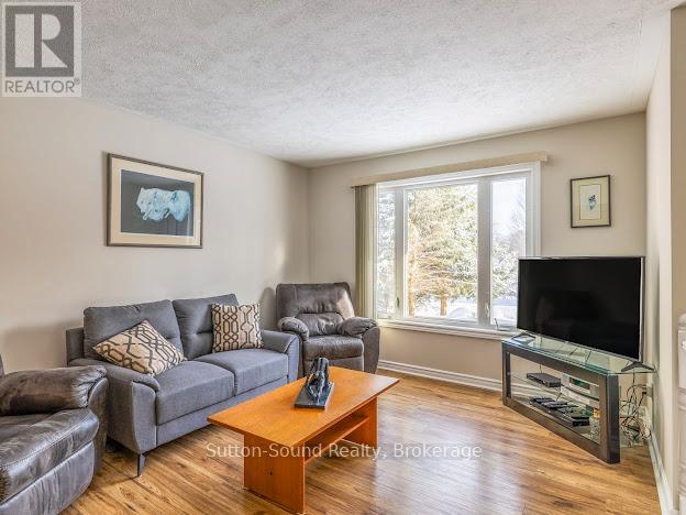 240135 Wilcox Side Road, Georgian Bluffs, Ontario N4K 5N7 - Photo 6 - X12636120