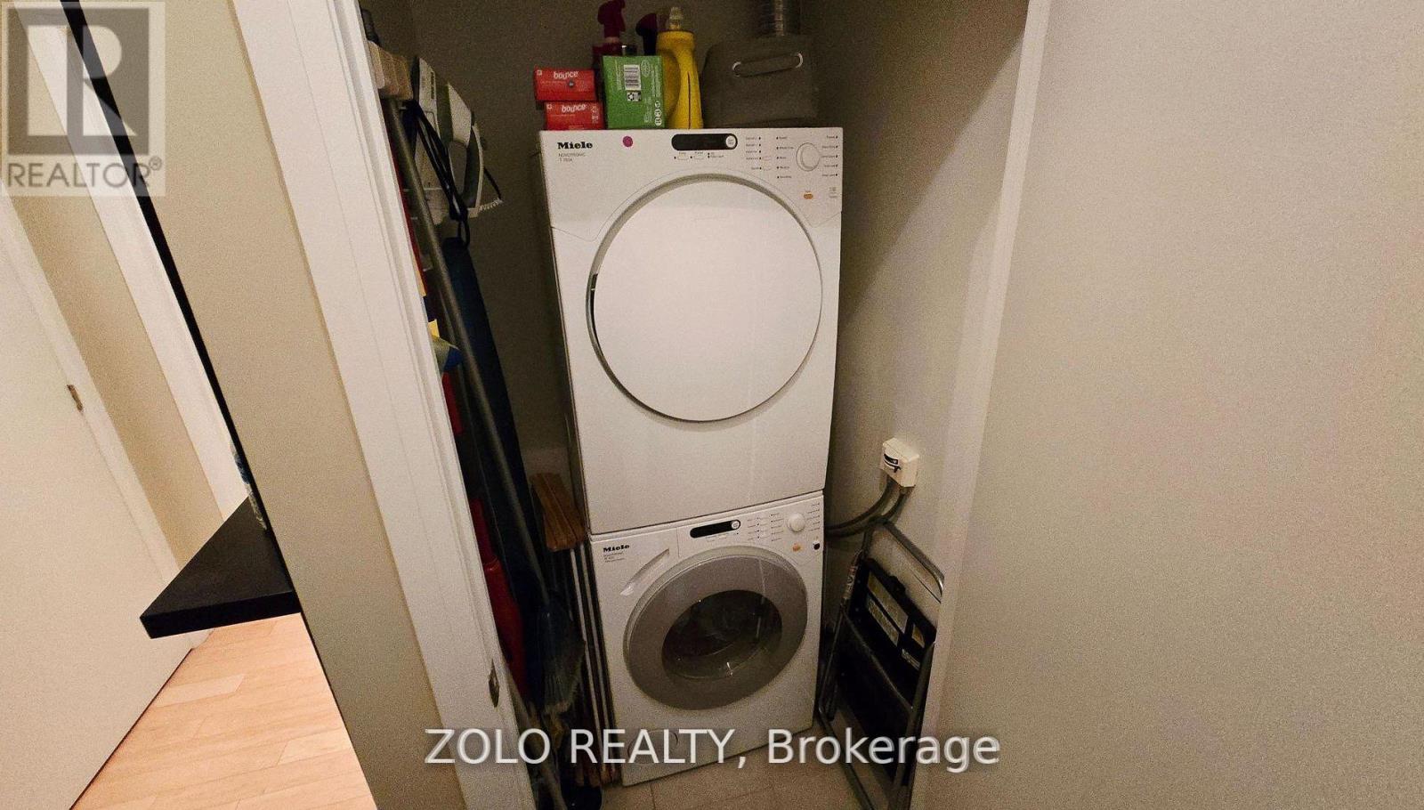 1205 - 80 John Street, Toronto, Ontario  M5V 3X4 - Photo 11 - C12636066