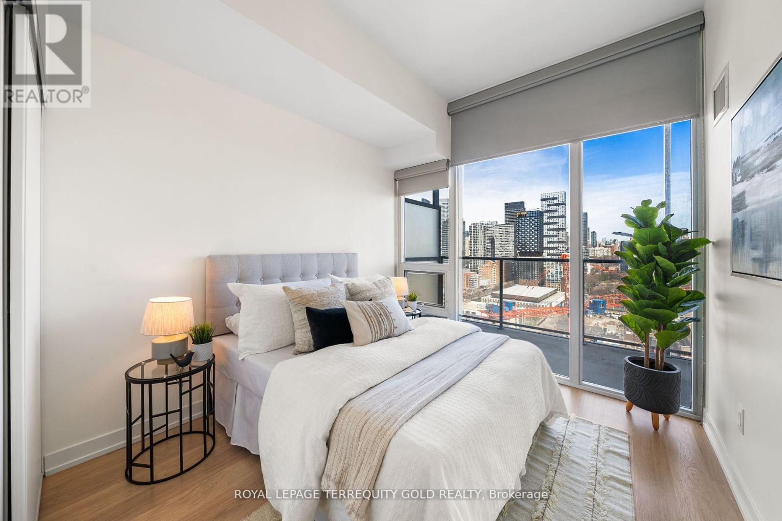 1901 - 105 George Street, Toronto (Moss Park), Ontario  M5A 0L4 - Photo 14 - C12636094