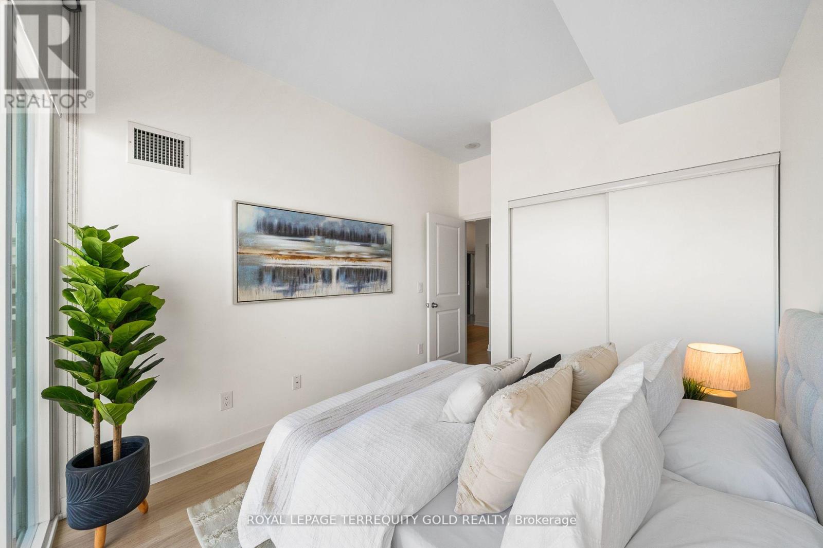 1901 - 105 George Street, Toronto (Moss Park), Ontario  M5A 0L4 - Photo 15 - C12636094