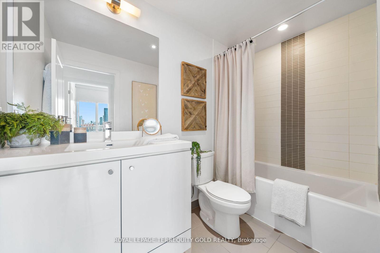 1901 - 105 George Street, Toronto (Moss Park), Ontario  M5A 0L4 - Photo 17 - C12636094