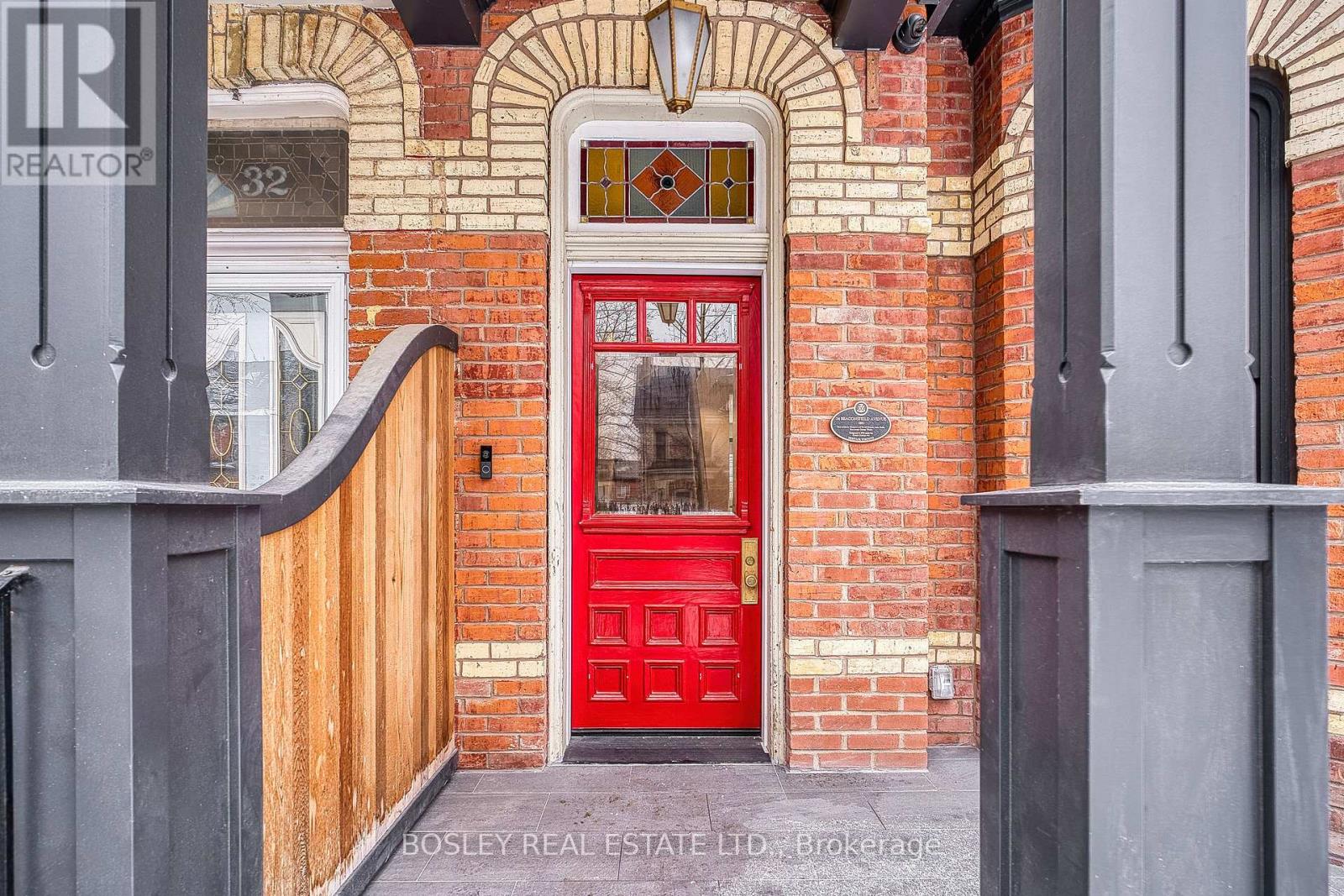 34 Beaconsfield Avenue, Toronto, Ontario  M6J 3H9 - Photo 3 - C12636146