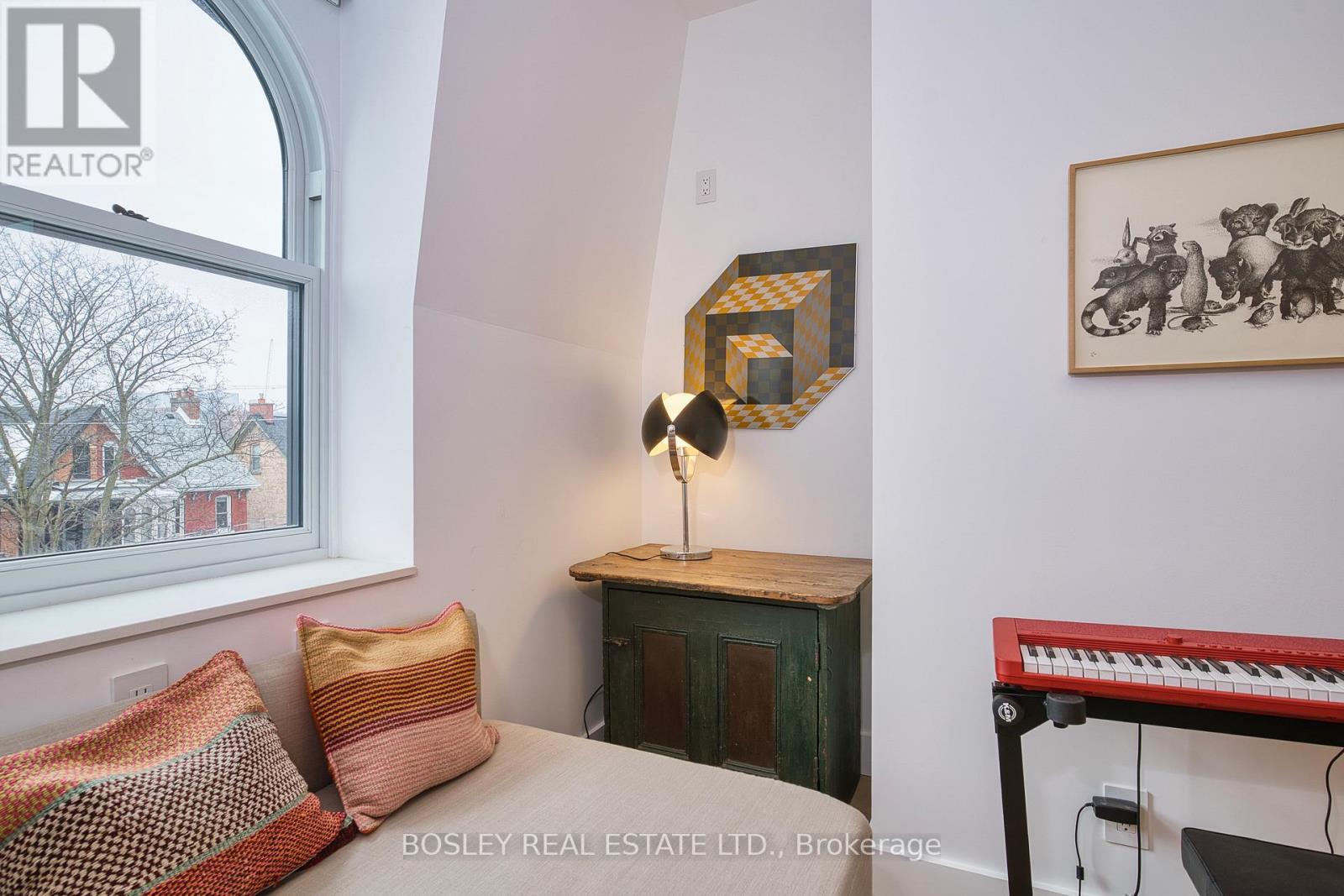 34 Beaconsfield Avenue, Toronto, Ontario  M6J 3H9 - Photo 31 - C12636146