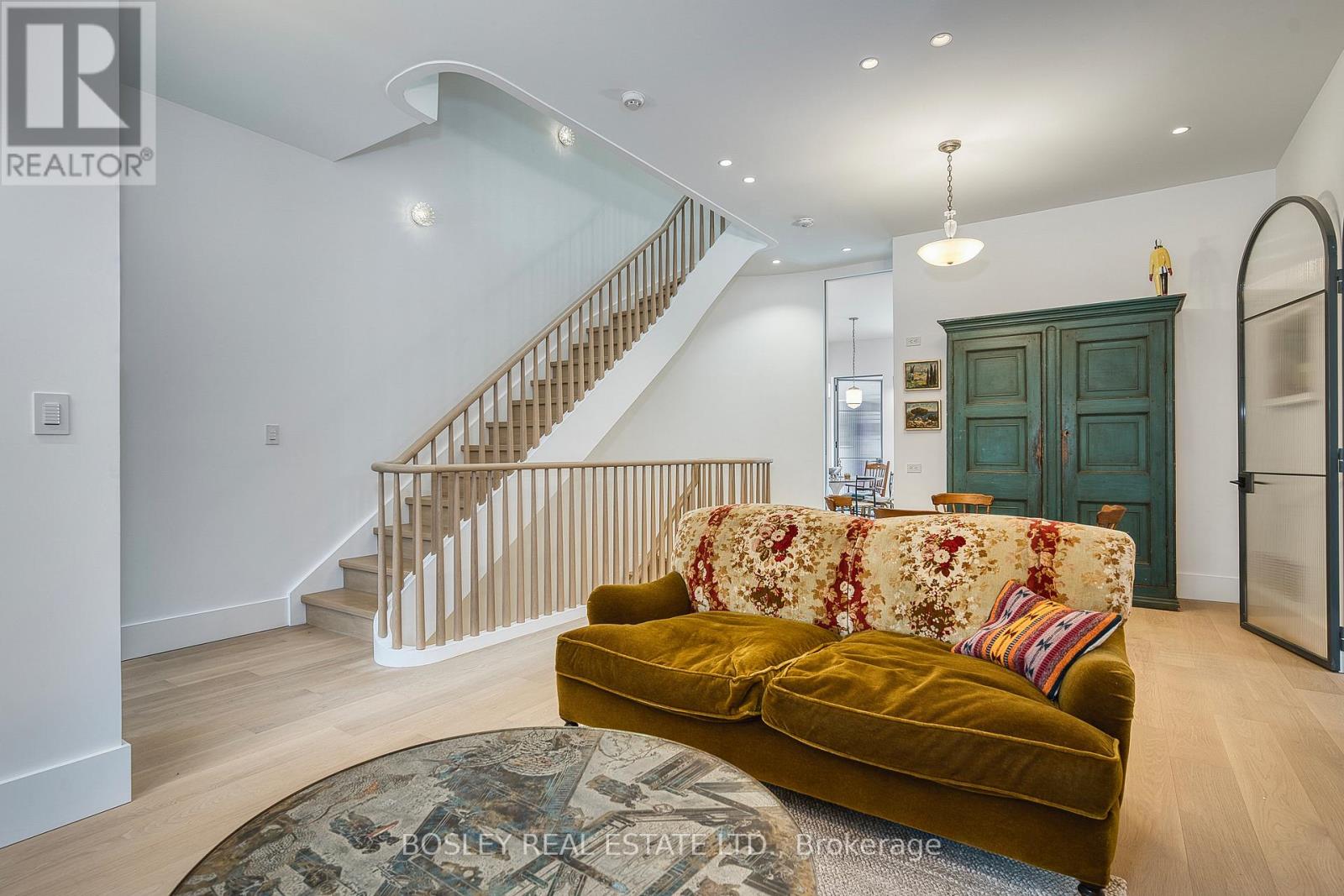 34 Beaconsfield Avenue, Toronto, Ontario  M6J 3H9 - Photo 6 - C12636146