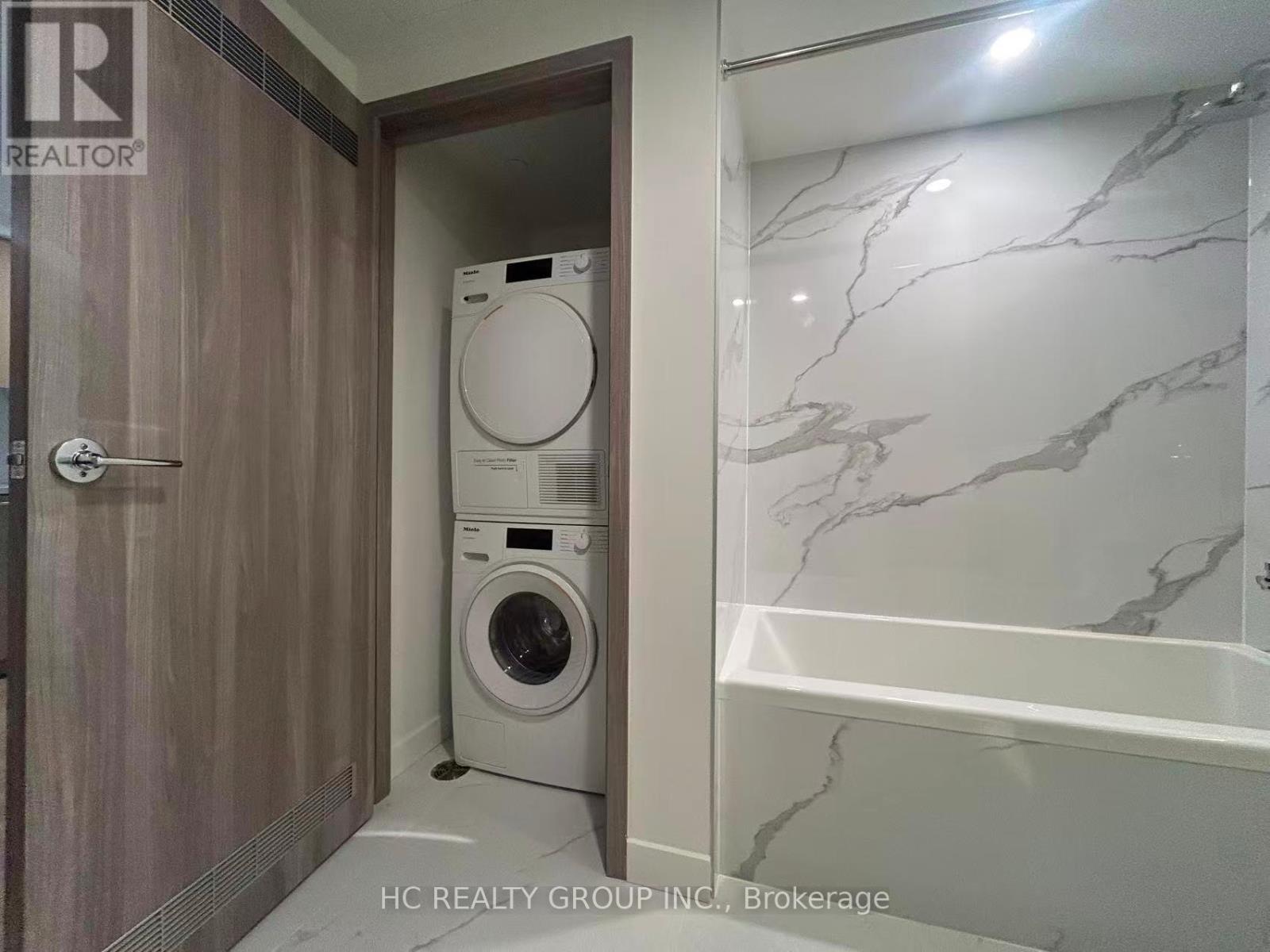 1023 - 3 Concord Cityplace Way, Toronto, Ontario  M5V 0X4 - Photo 11 - C12636178