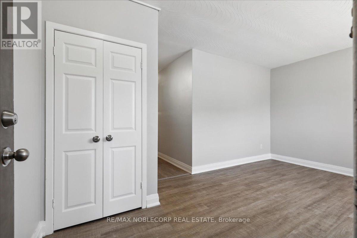 2 - 362 Elgin Court, Oshawa (Mclaughlin), Ontario  L1J 2P4 - Photo 5 - E12636204