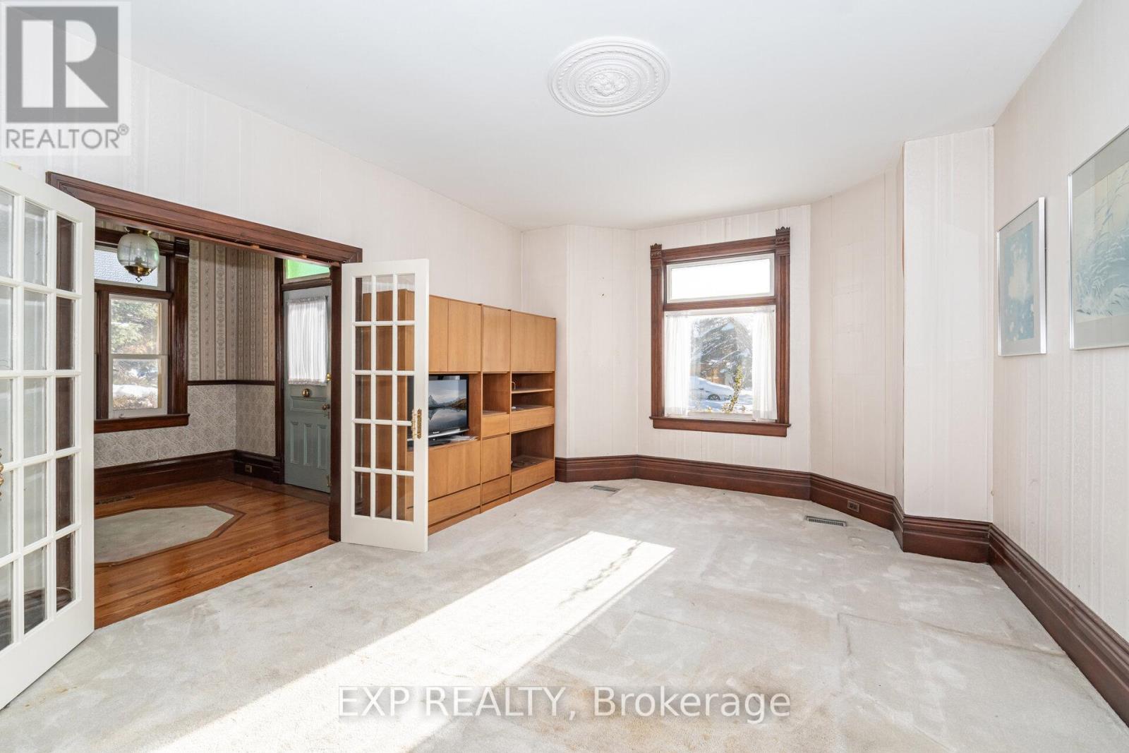 28 Queen Street, Innisfil, Ontario  L0L 1L0 - Photo 10 - N12636076