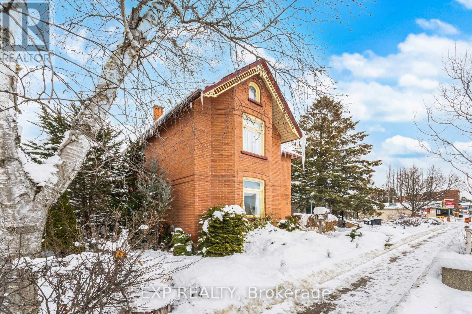 28 Queen Street, Innisfil, Ontario  L0L 1L0 - Photo 4 - N12636076