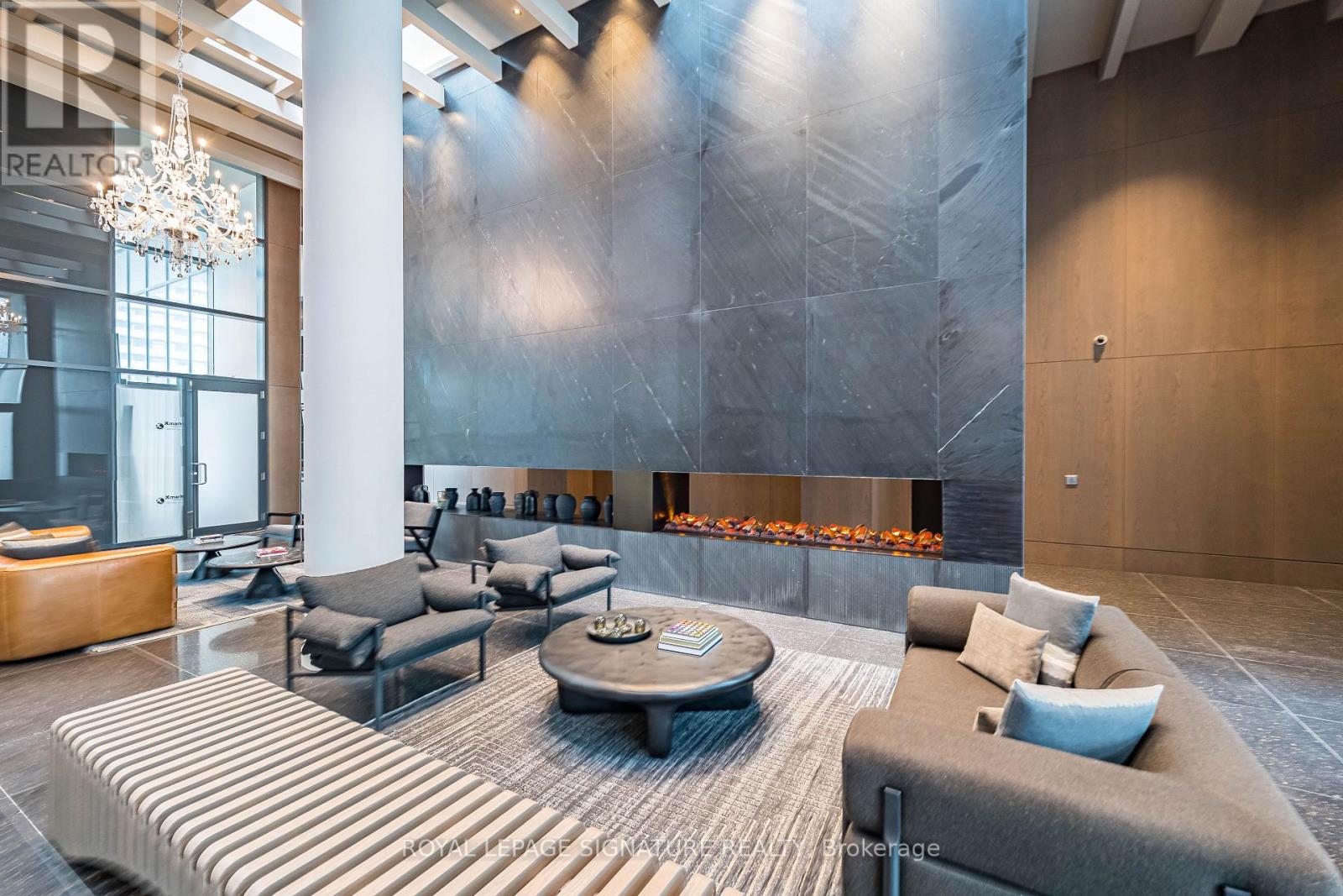 3007 - 8 Interchange Way, Vaughan (Vaughan Corporate Centre), Ontario  L4K 5Z7 - Photo 5 - N12636190