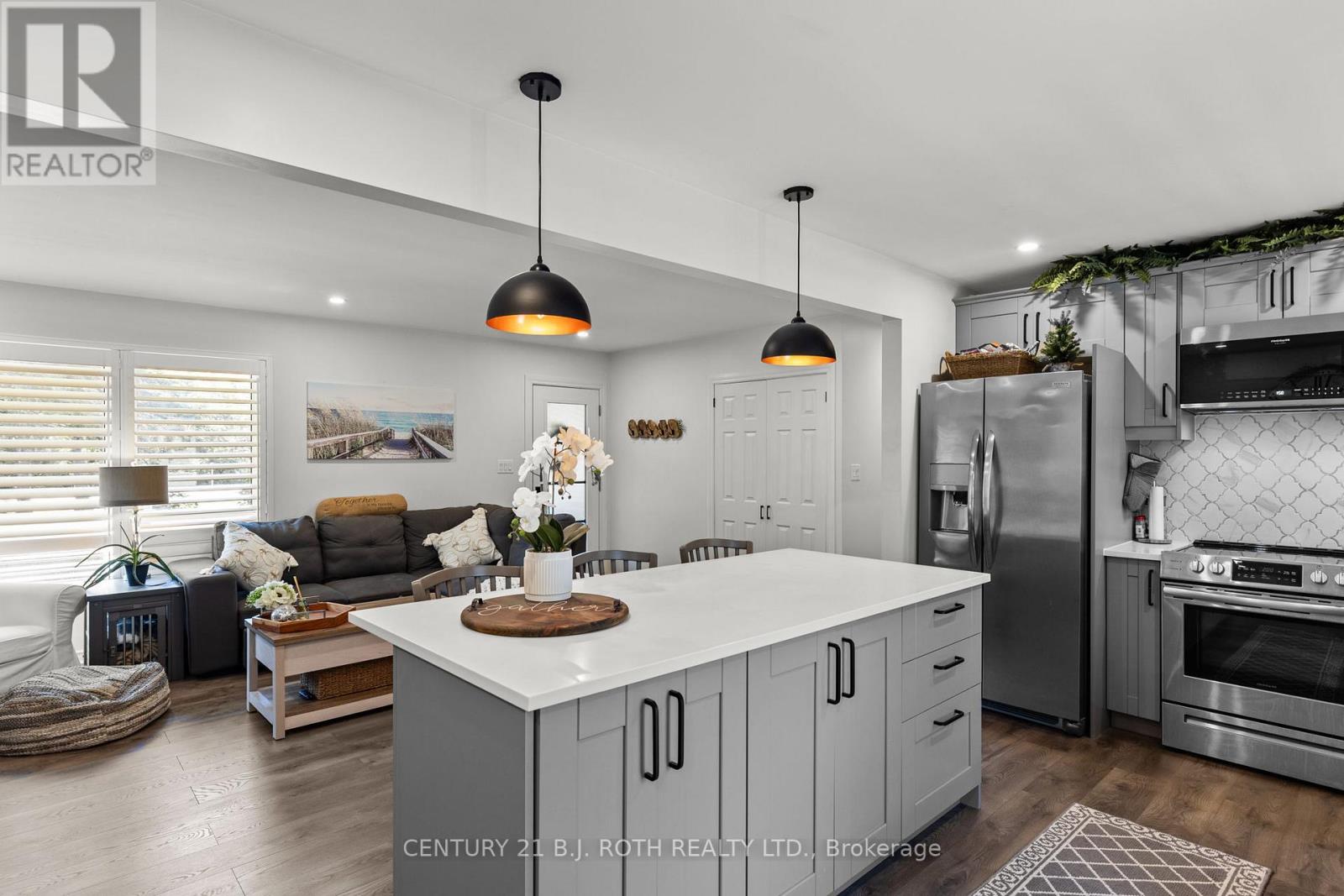 1551 Gill Road, Springwater (Midhurst), Ontario  L0L 1X0 - Photo 10 - S12636090