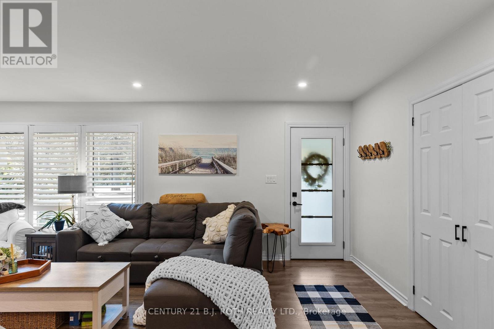 1551 Gill Road, Springwater (Midhurst), Ontario  L0L 1X0 - Photo 3 - S12636090