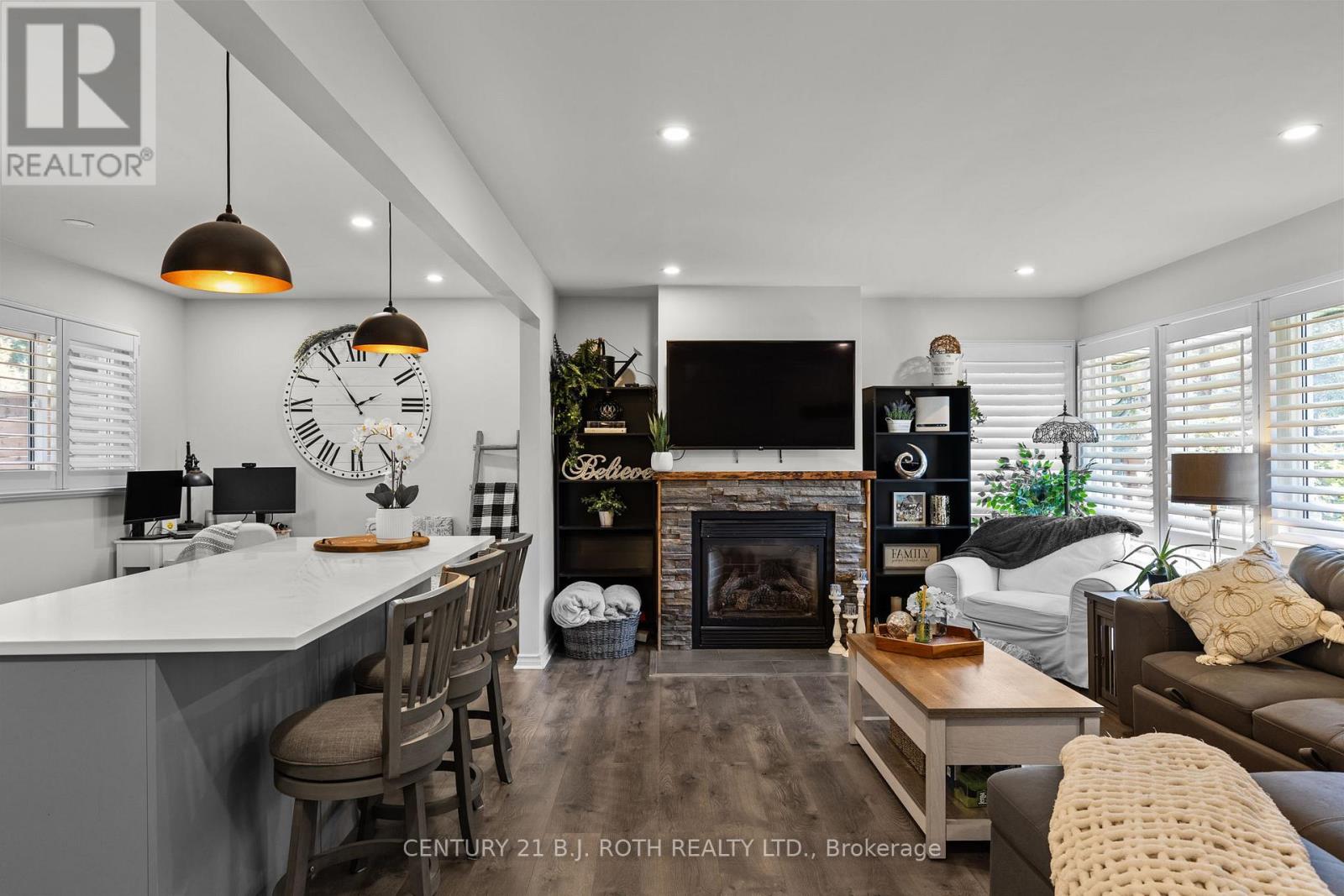 1551 Gill Road, Springwater (Midhurst), Ontario  L0L 1X0 - Photo 4 - S12636090